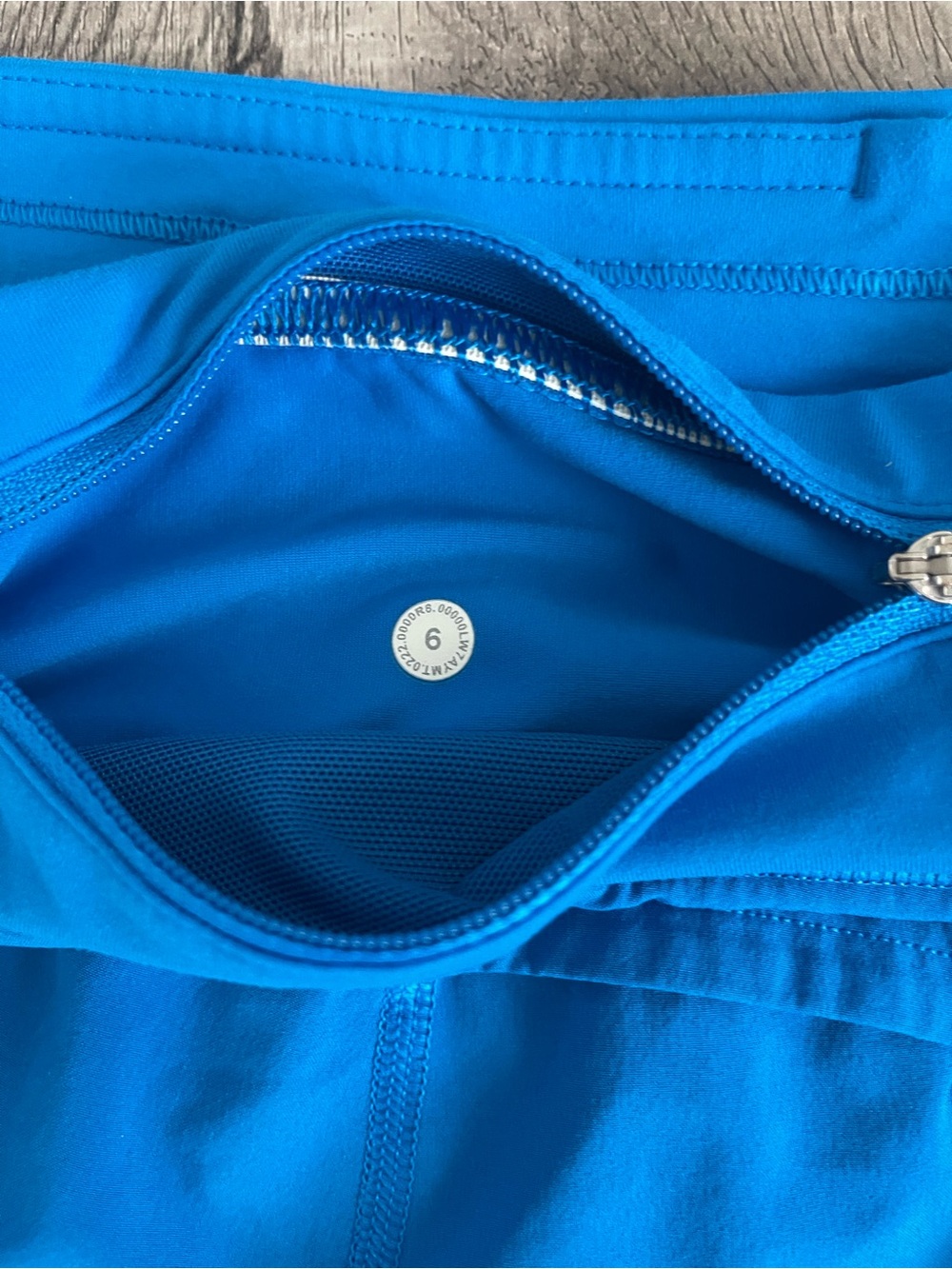 lululemon Speed-Up Mid-Rise 4” in Poolside sz 6 - Picture 4 of 6